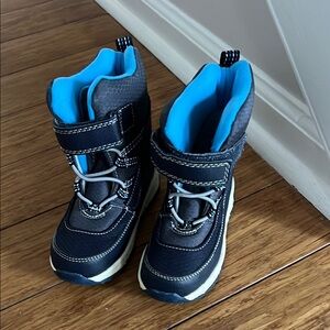 Like New Carter’s Toddler Boy Size 8 Snow Boots